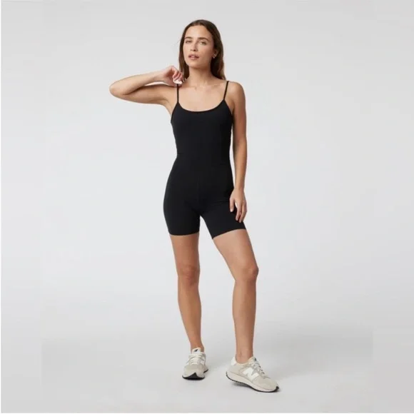 Vuori AlITheFeels Onesie in Black - Picture 4 of 10